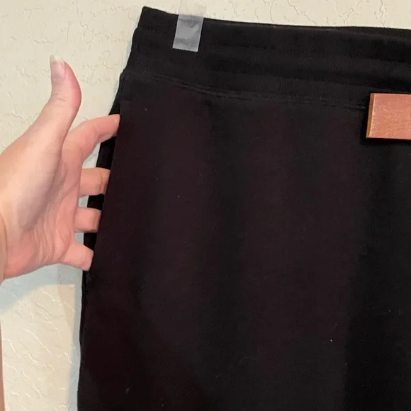 🎃Host Pick🎃Disney Halloween Joggers From 2021 Season, size 2xl - Picture 7 of 16